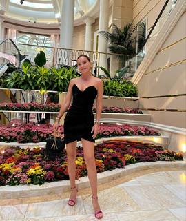 Ebru Salli feet photo thumbnail