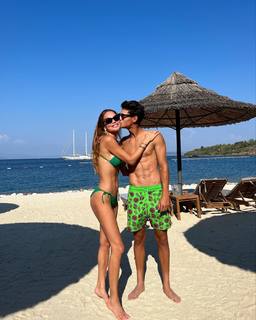 Ebru Salli feet photo thumbnail