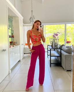 Ebru Salli feet photo thumbnail