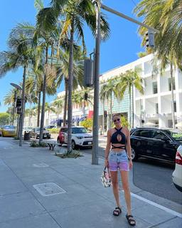 Ebru Salli feet photo thumbnail