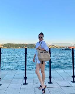 Ebru Salli feet photo thumbnail