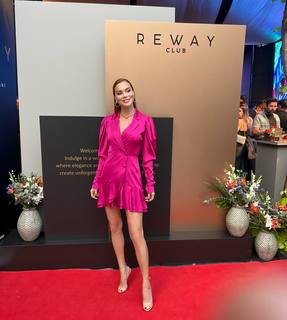 Ebru Salli feet photo thumbnail