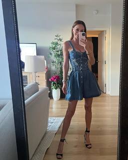 Ebru Salli feet photo thumbnail