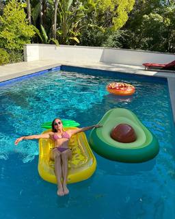 Ebru Salli feet photo thumbnail