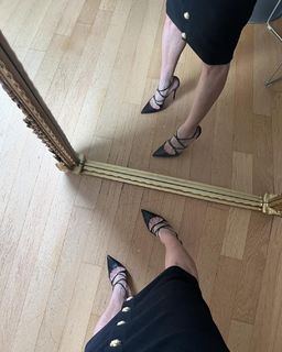 Ebru Salli feet photo thumbnail