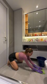 Ebru Salli feet photo thumbnail