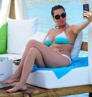 Ebru Yasar feet photo 3