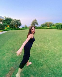 Ebru Yasar feet photo 15