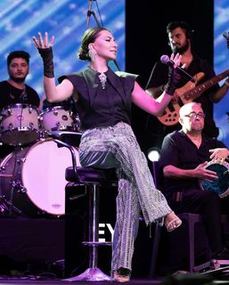 Ebru Yasar feet photo 18