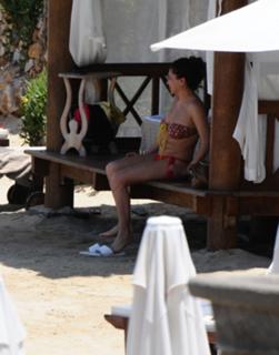 Ebru Yasar feet photo 10