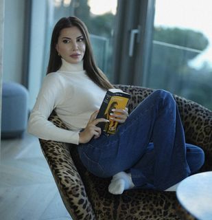 Ebru Yasar feet photo 18