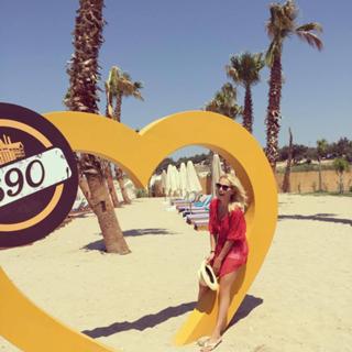 Ece Erken feet photo thumbnail