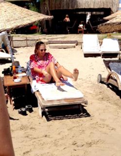 Ece Erken feet photo thumbnail