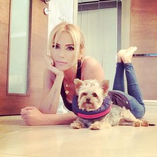 Ece Erken feet photo thumbnail