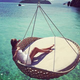 Ece Erken feet photo thumbnail