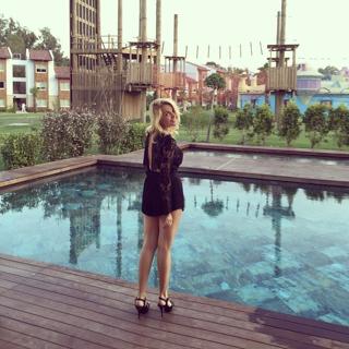 Ece Erken feet photo thumbnail