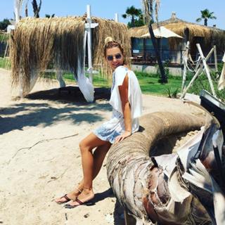 Ece Erken feet photo thumbnail