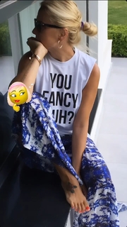 Ece Erken feet photo thumbnail