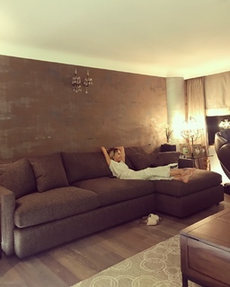 Ece Erken feet photo thumbnail