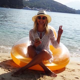 Ece Erken feet photo thumbnail