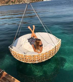 Ece Erken feet photo thumbnail