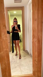 Ece Erken feet photo thumbnail