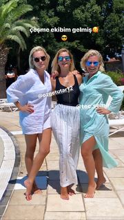 Ece Erken feet photo thumbnail