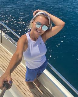 Ece Erken feet photo thumbnail