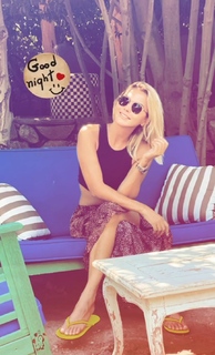 Ece Erken feet photo thumbnail