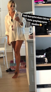 Ece Erken feet photo thumbnail