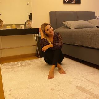 Ece Erken feet photo thumbnail