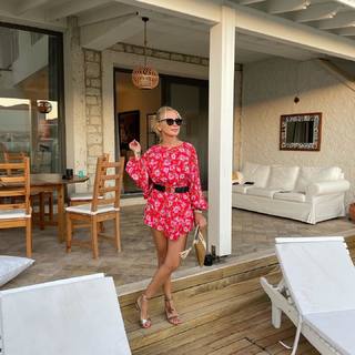 Ece Erken feet photo thumbnail