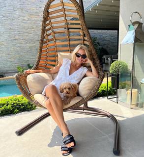 Ece Erken feet photo thumbnail