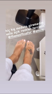 Ece Erken feet photo thumbnail