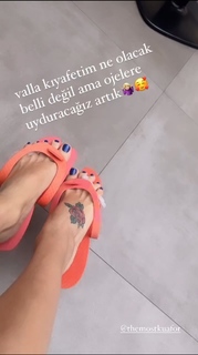 Ece Erken feet photo thumbnail