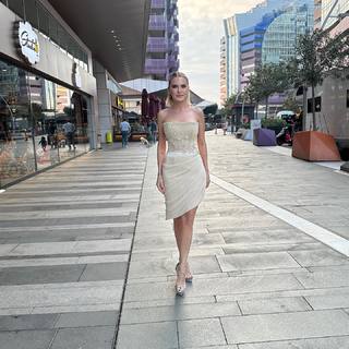 Ece Erken feet photo thumbnail