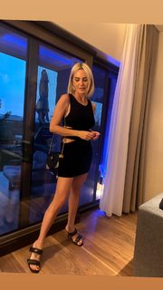 Ece Erken feet photo thumbnail