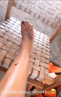 Ece Erken feet photo thumbnail