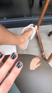 Ece Erken feet photo thumbnail