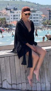 Ece Erken feet photo thumbnail