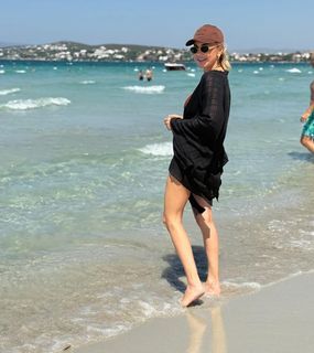 Ece Erken feet photo thumbnail