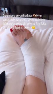 Ece Erken feet photo 4