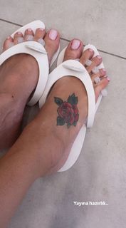 Ece Erken feet photo 1