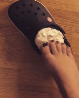 Ece Seckin feet photo 10