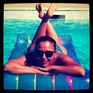 Ece Uslu feet photo 15