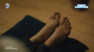 Ecem Özkaya feet photo 5