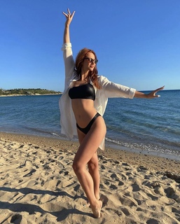 Ecenaz Üçer feet photo 3