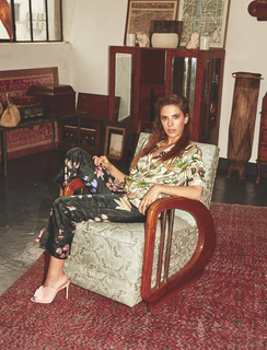 Eda Ece feet photo thumbnail