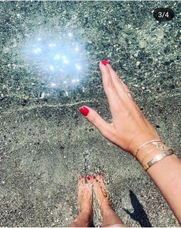 Eda Ece feet photo thumbnail