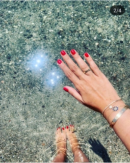 Eda Ece feet photo thumbnail